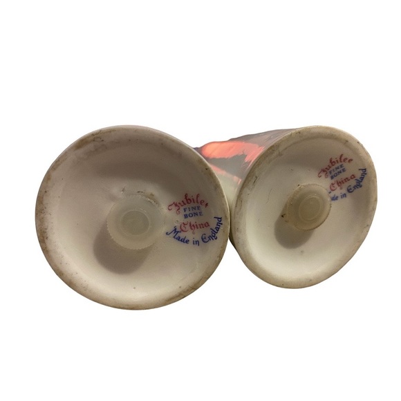 Fine bone china Jubilee made in England floral salt and pepper shakers - Picture 4 of 6